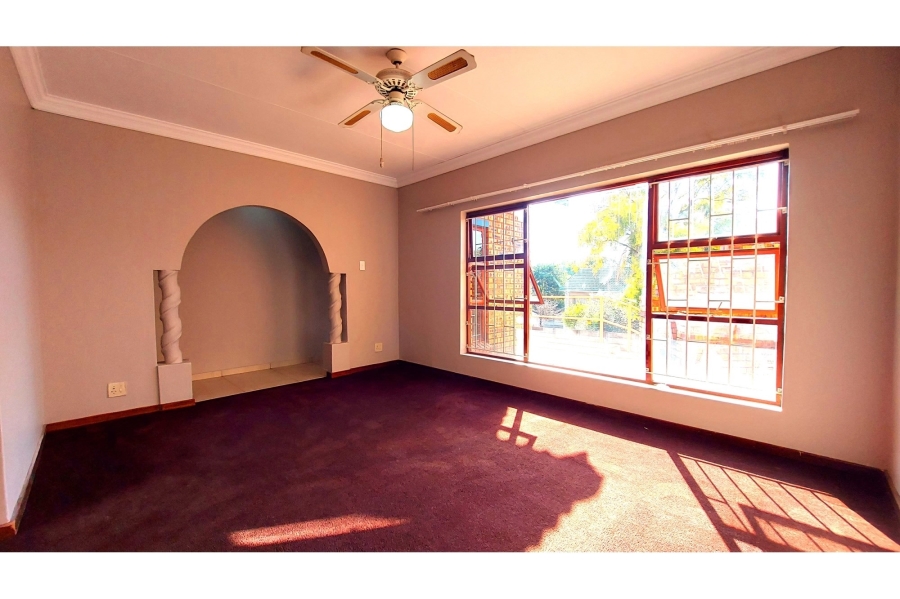 6 Bedroom Property for Sale in Ifafi North West